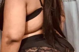 Pretty Red Next Week - Image 2